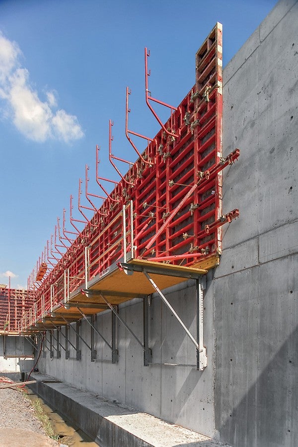 Uloketasoa voidaan käyttää sekä vasemmalla että oikealla puolella.