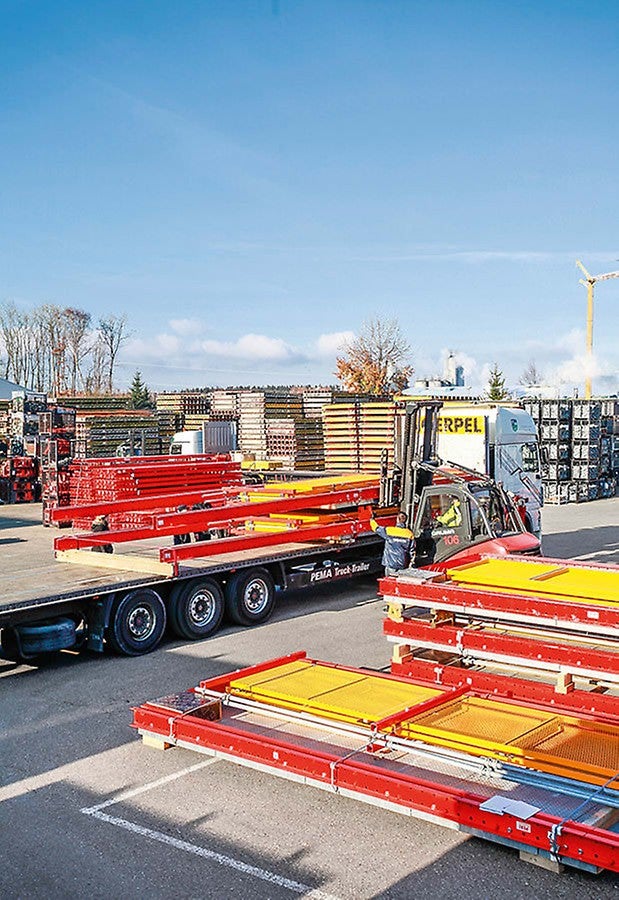 平台可进行预组装、堆叠进行运输；防坠落护栏只需要在现场插入安装即可。