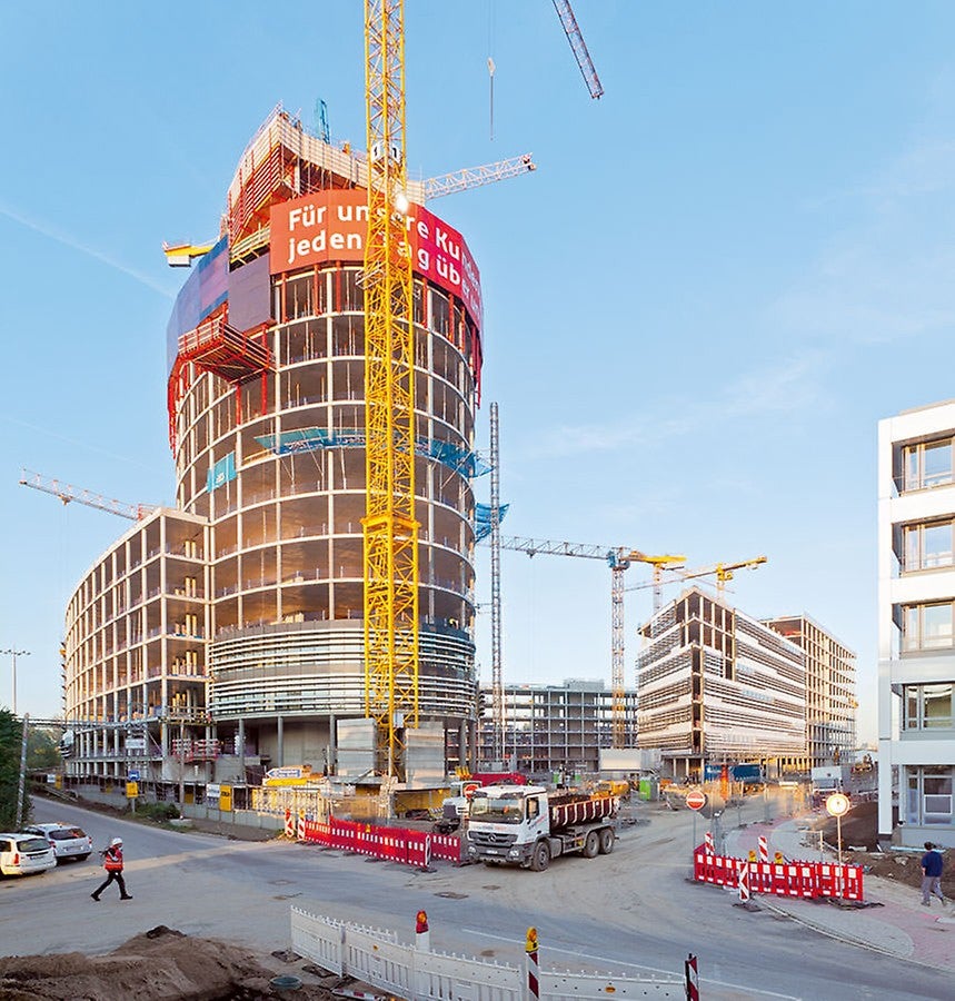 19层高的办公大厦的裙楼包含3座连体建筑和一座停车楼。派利公司为该项目提供了为项目定制的模板和脚手架方案以及项目服务，缩短了主体建筑的施工时间。<br/>