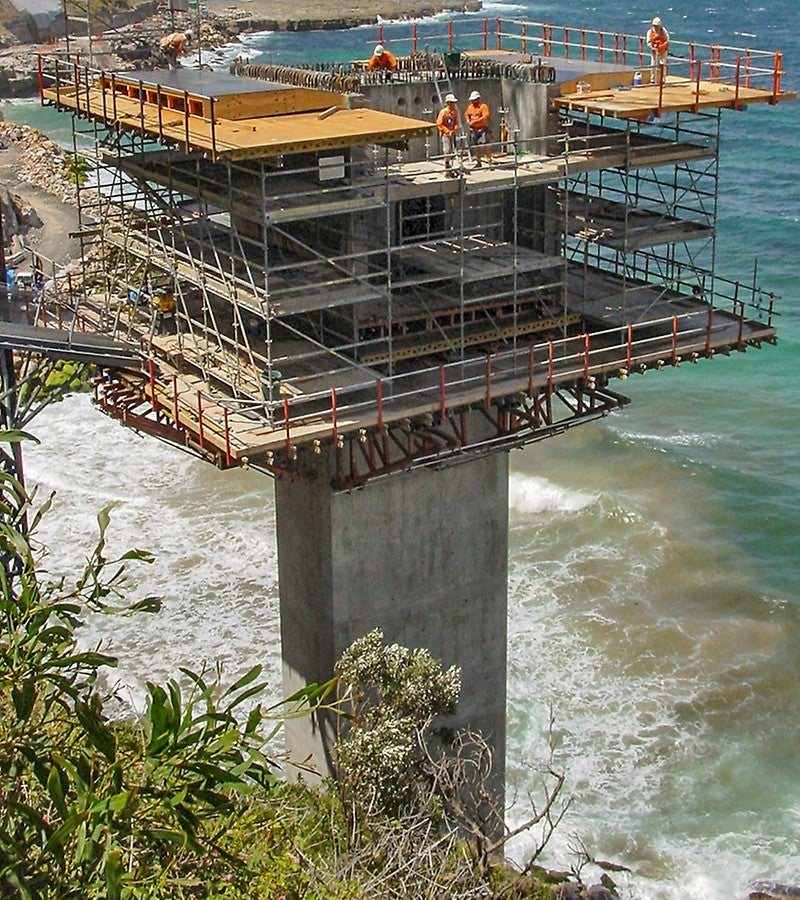 Installation of soffit decking units on PERIUP shoring