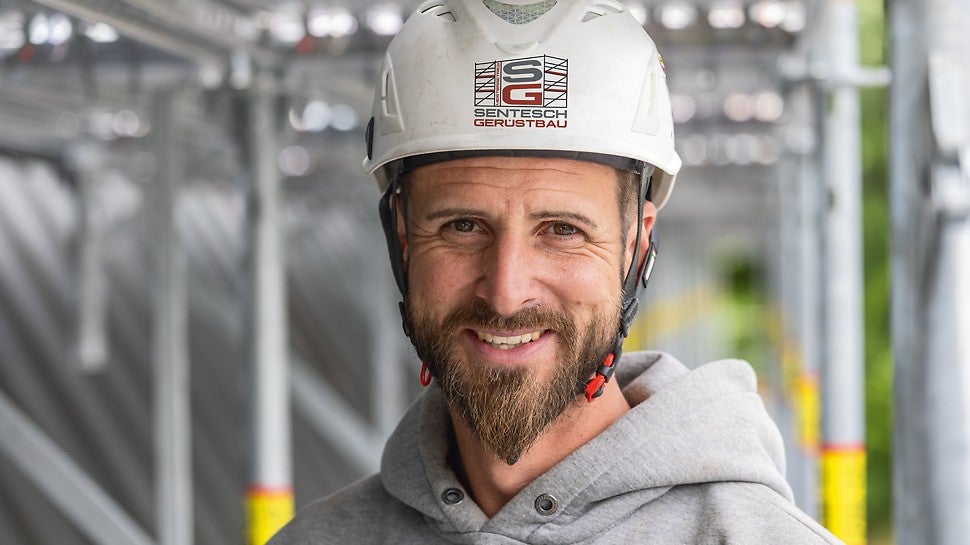 Portraitaufnahme von Stefan Sentesch, Gerüstbaumeister und Inhaber von Sentesch Gerüstbau