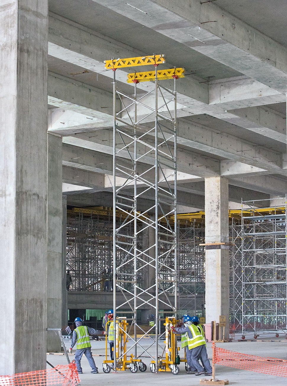 Easy lateral transport: the PD 8 slab tables can be moved by hand by means of a transportation trolley. This reduces crane requirements quite considerably.