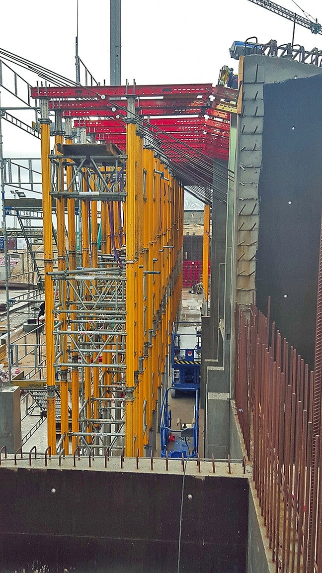 VARIOKIT komponenter til at bringe horisontale belastninger til bundpladen.