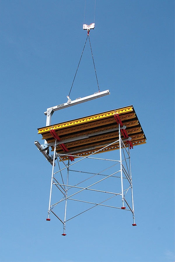 转运叉便于吊车对台模在楼层间整体转运。转运叉不需要在模板上设定起吊点。