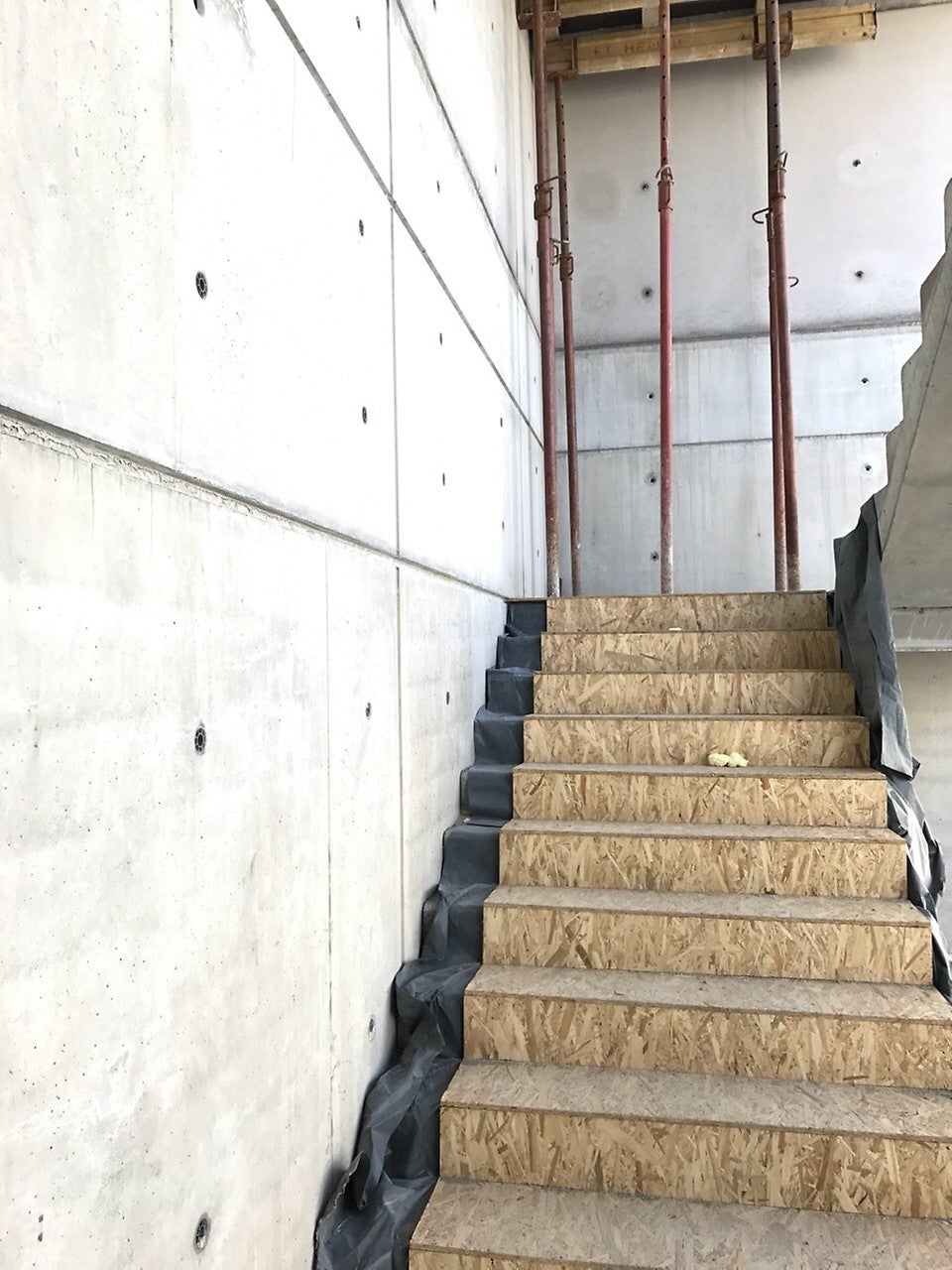 Изграждане на производствена база с представителен магазин MONNI - стълбищни и вертикални елементи