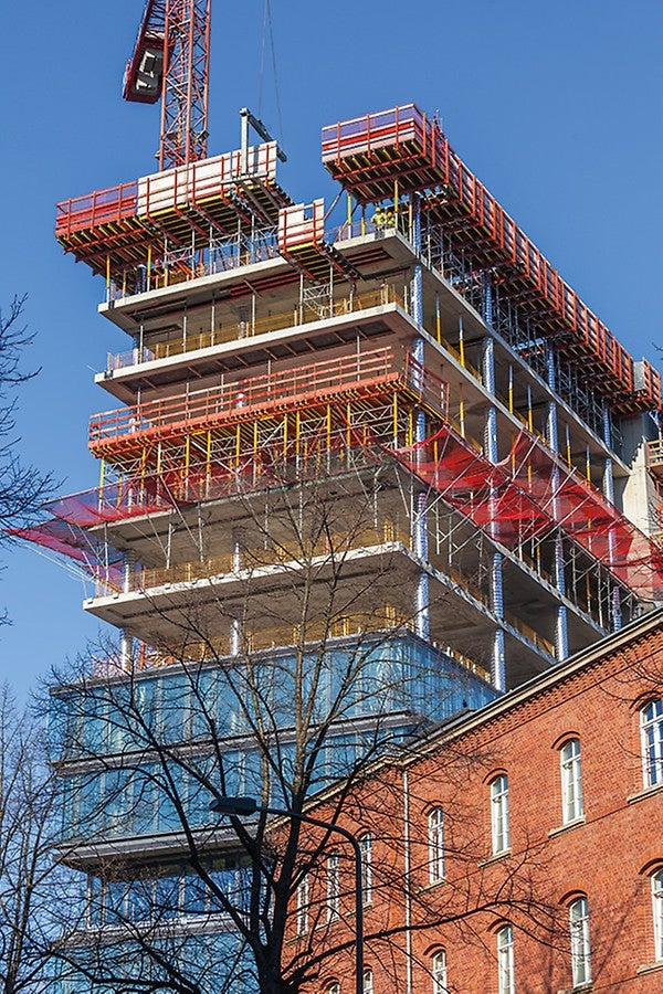 Auf Basis eines durchdachten PERI Schalungs- und Sicherheitskonzepts wurden die 16 Geschosse des Düsseldorfer Bürohochhauses im regelmäßigen 2-Wochen-Takt fertiggestellt.