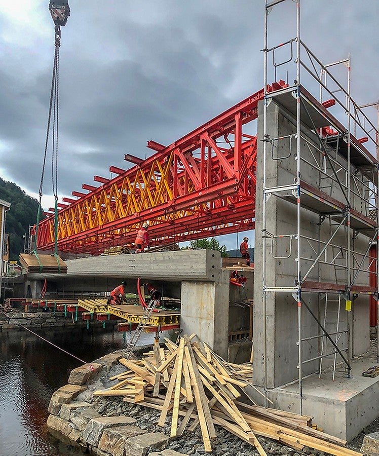 Riving av hengende forskaling