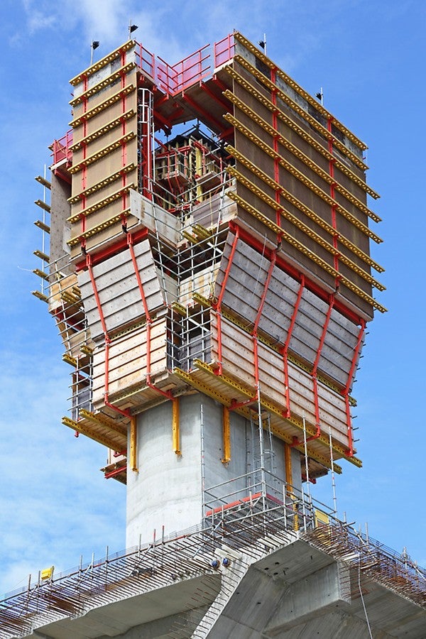 Also for architectural concrete executions due to the freely-selectable tie positioning and joint arrangement in accordance with the planning specifications.