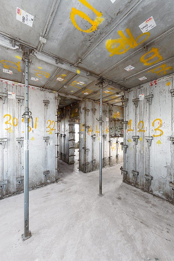 派利将门洞、窗洞、以及梁的浇筑方案包含在施工方案中。