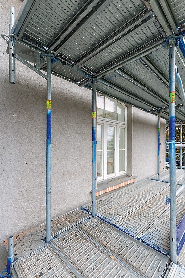 Mit PERI UP Easy kann nahezu ohne Kupplungen montiert werden, somit ein Zeitvorteil für die Gerüstmontage und ein Sicherheitsvorteil bei der Gerüstnutzung, da ohne Stolperkanten.