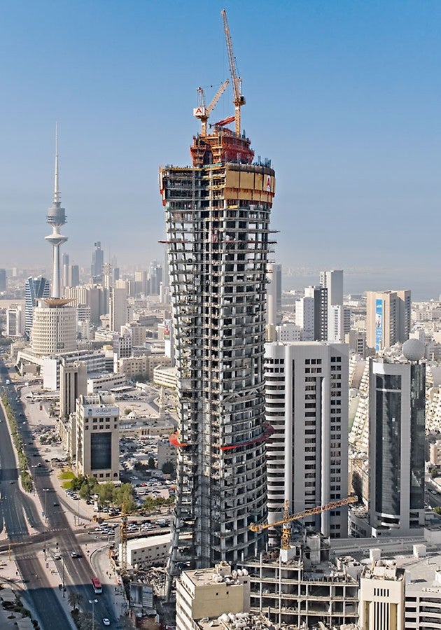 Poszczególne warianty ACS można ze sobą łączyć. W tym przypadku trzy warianty połączone z dźwigarowym deskowaniem ściennym VARIO GT 24 i deskowaniem ramowym TRIO tworzą jednostki deskowania niezależne od żurawia.<br/>