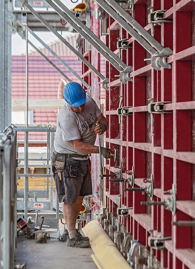 Bühne frei: Außenseitig angeordnete Richtstützenanschlüsse machen die MXP Bühnen durchgängig in voller Breite nutzbar.