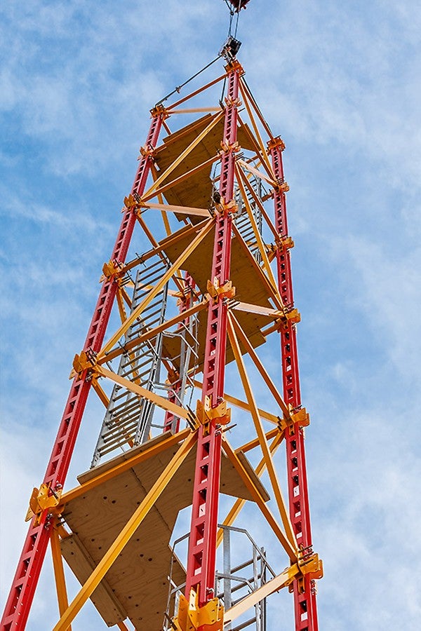 ALPHAKTI can be used for shoring towers with heights continuously variable from 12.00 m to 25.00 m. The head spindle allows for height adjustments of +/- 75 mm. <br/>