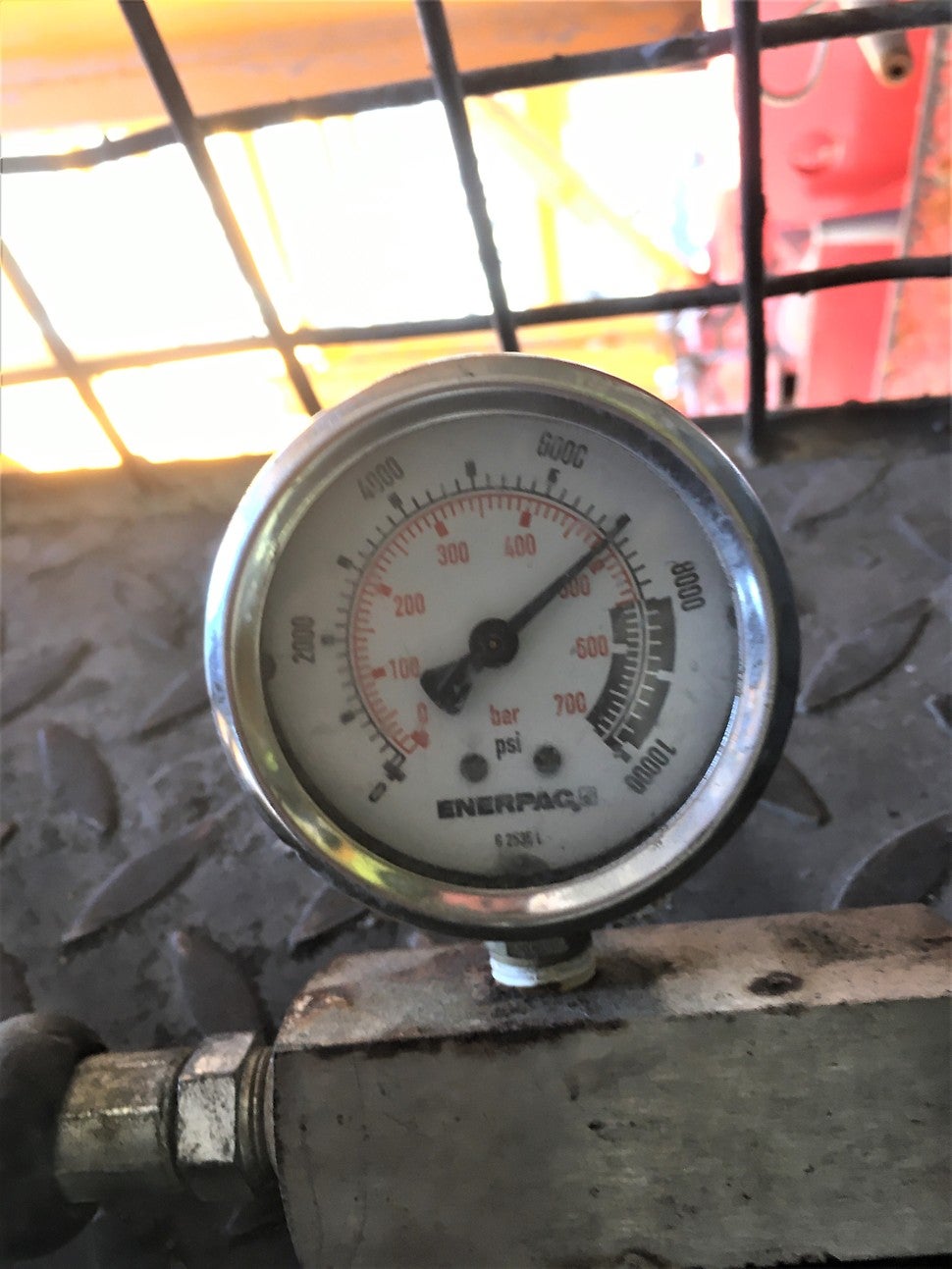 Максималното реализирано натоварване беше 500 kN/крак, което отговаря на 490 bar в хидравличния крик