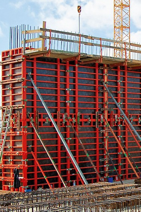 La cassaforma per pareti TRIO velocizza le operazioni di casseratura.