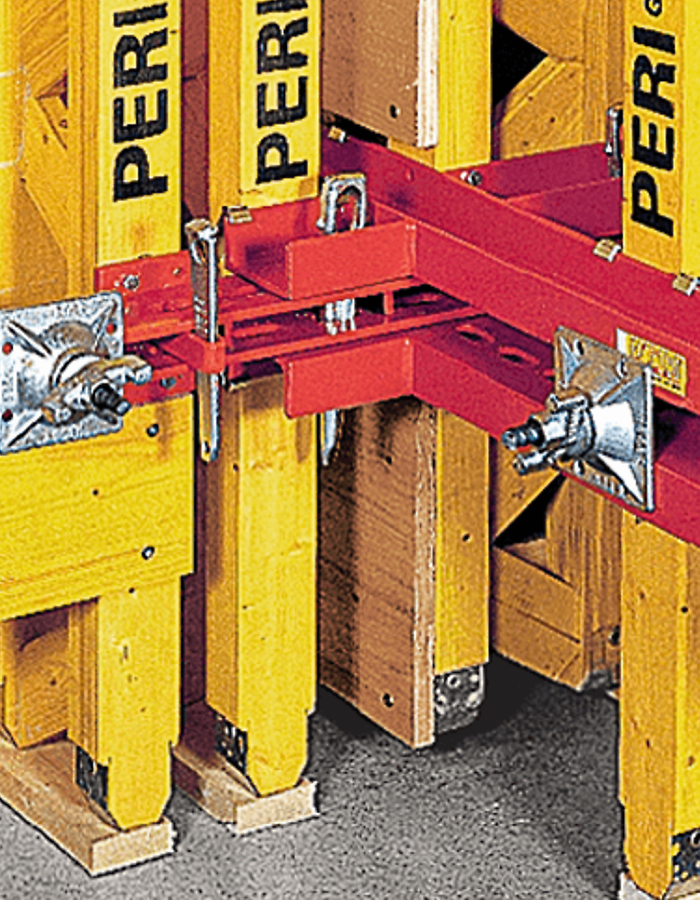 Le asole longitudinali dei correnti e delle giunzioni consentono una regolazione graduale dei moduli della cassaforma VARIO GT 24