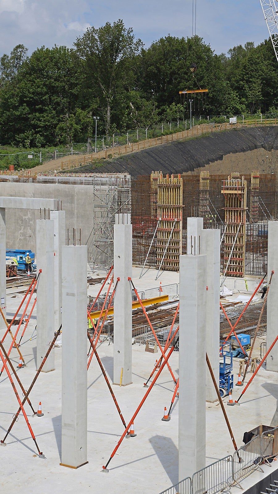 Pre-cast columns being supported by RS Heavy Duty Push Pull Props