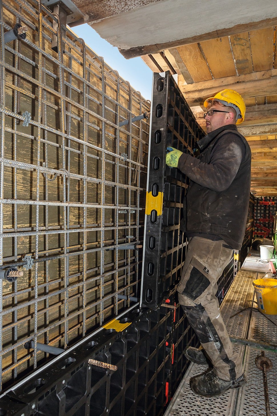 Dank der leichten und kompakten Bauteile, sowie der nahezu werkzeuglosen und lärmreduzierten Montage eignet sich die DUO auch bei Sanierungsarbeiten <br/>