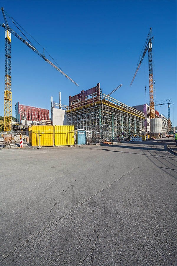 MAXIMO für Wände in SB2 Sichtbetonqualität, PERI UP als Bewehrungs- und Traggerüst.