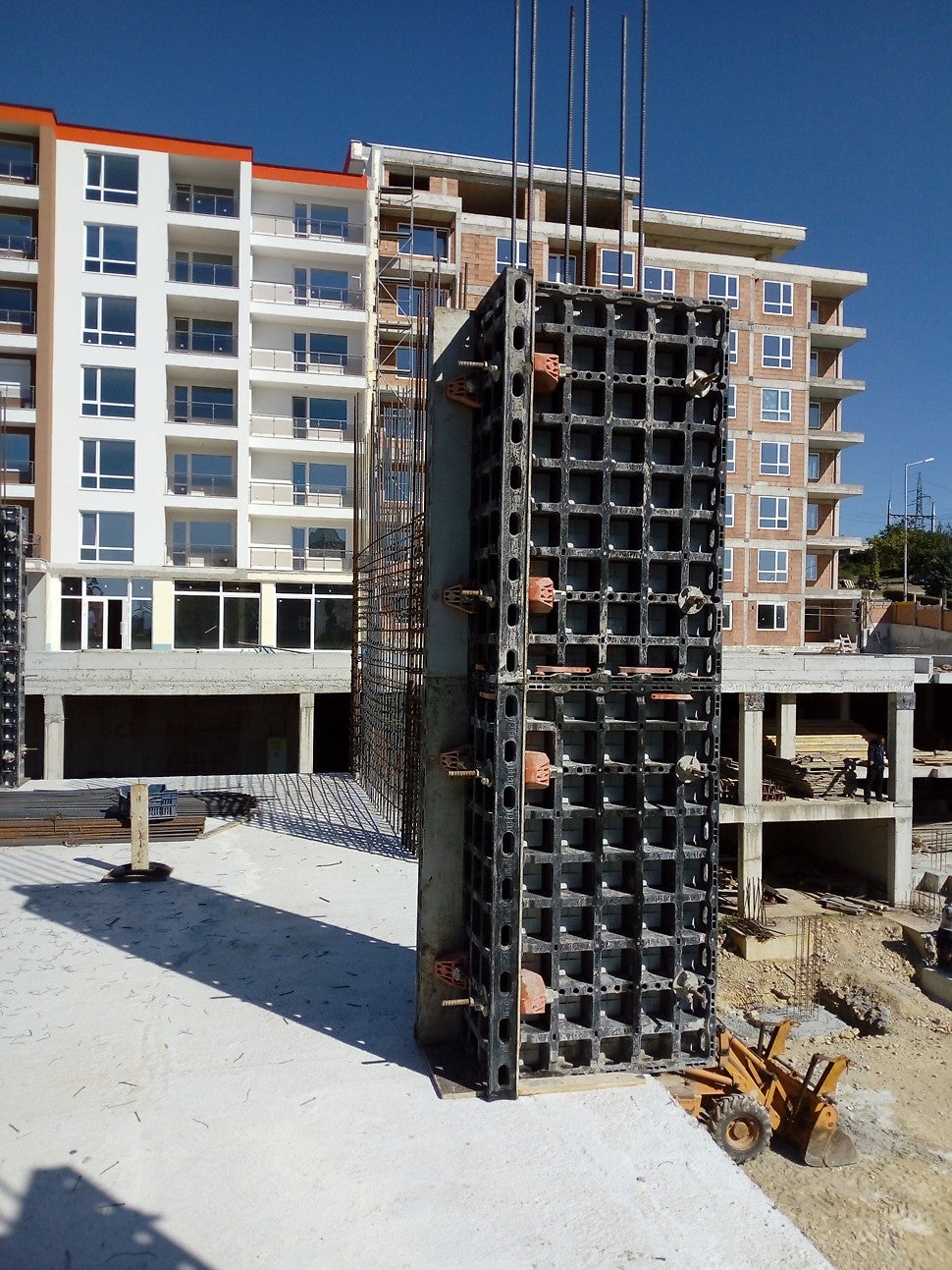 Кофражната система е изработена от материали, които не гният и не корозират с времето. Рециклируема на 100%.