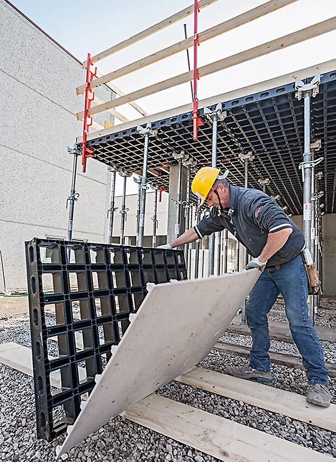 The replacement formlining can be mounted by hand using only a few screws – also on the construction site and without any special tools.