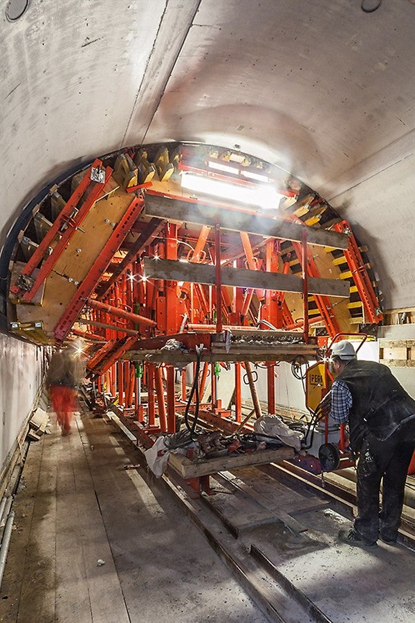 Gallery formwork can also be realized with mainly rentable system components – this will be presented by civil engineering experts at bauma 2016.