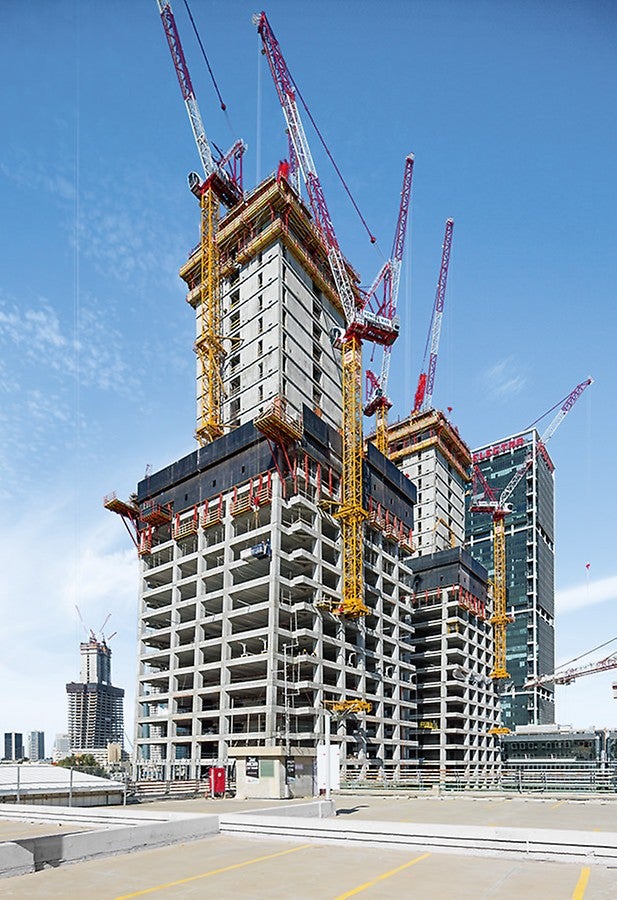 For the cost-effective construction of the 164 m high twin towers, PERI Climbing Formwork and Protection Panels have been optimally matched.
