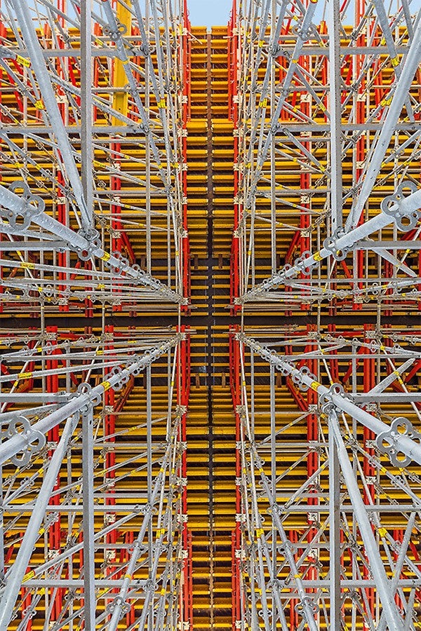 התאמת מערכות ואריו-קיט ומגדלי פרי-אפ בצורה גמישה לגיאומטריה ועומסי הגשר