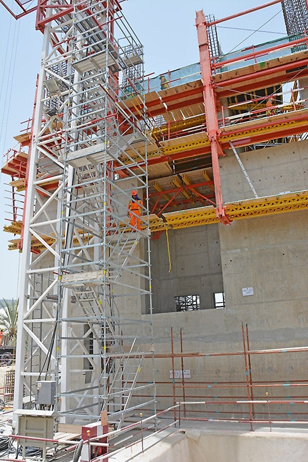 PERI UP Staircase with alternating staircase units used for access to working areas on site.