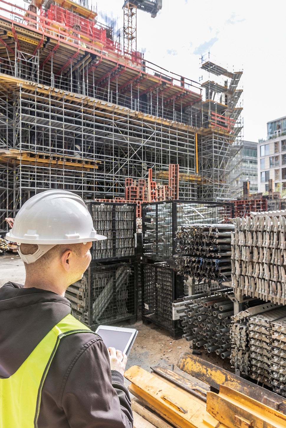 Gerüstbauer können die Expertise des Herstellers von Statik über 3D-Planung bis BIM, von Materiallogistik bis Vor-Ort-Betreuung, von Schulungen bis zu digitalen Tools über die gesamten Phasen des Bauablaufs in Anspruch nehmen.