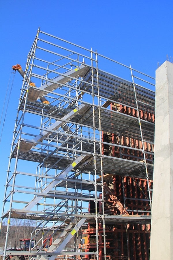 Строительство моста через реку Адров