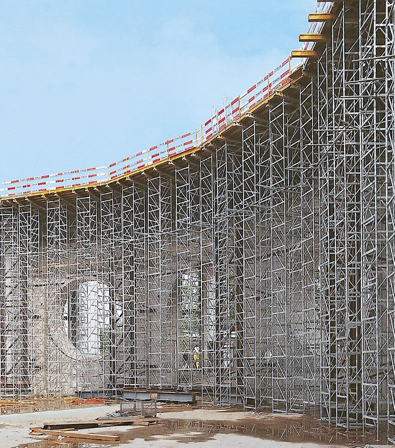 Ideal combination of ST 100 and Multiflex slab formwork for high slabs<br/>