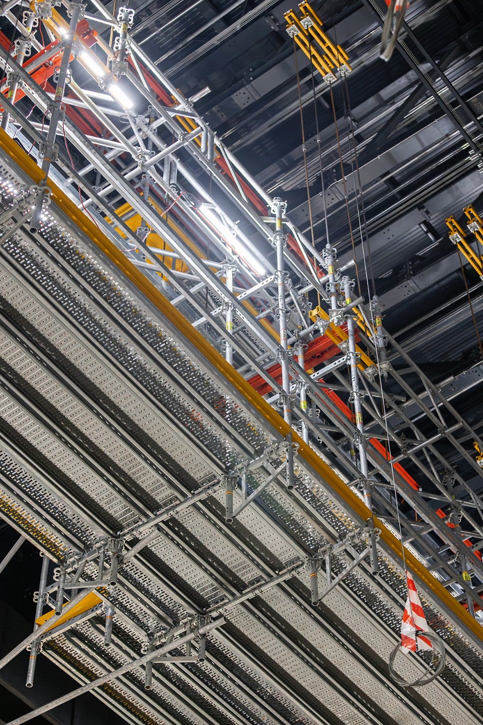 Die Flexibilität des PERI UP Gerüstbaukastens erlaubt Systemlösungen ohne aufwendige Rohr-Kupplungsmontagen.