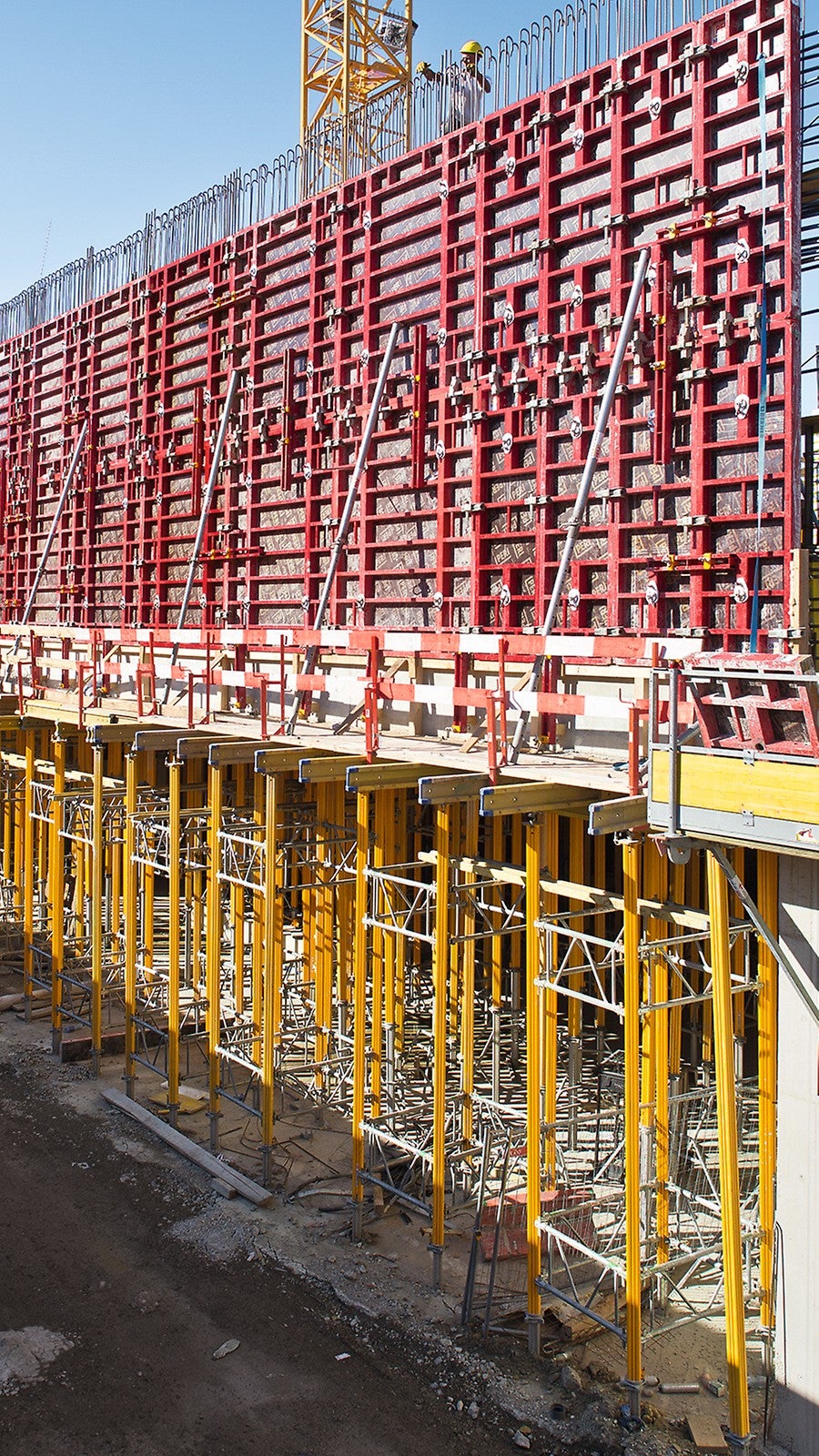 Für die Wände wurde die MAXIMO Rahmenschalung verwendet mit einer Höhe von ca. 5,30 m.