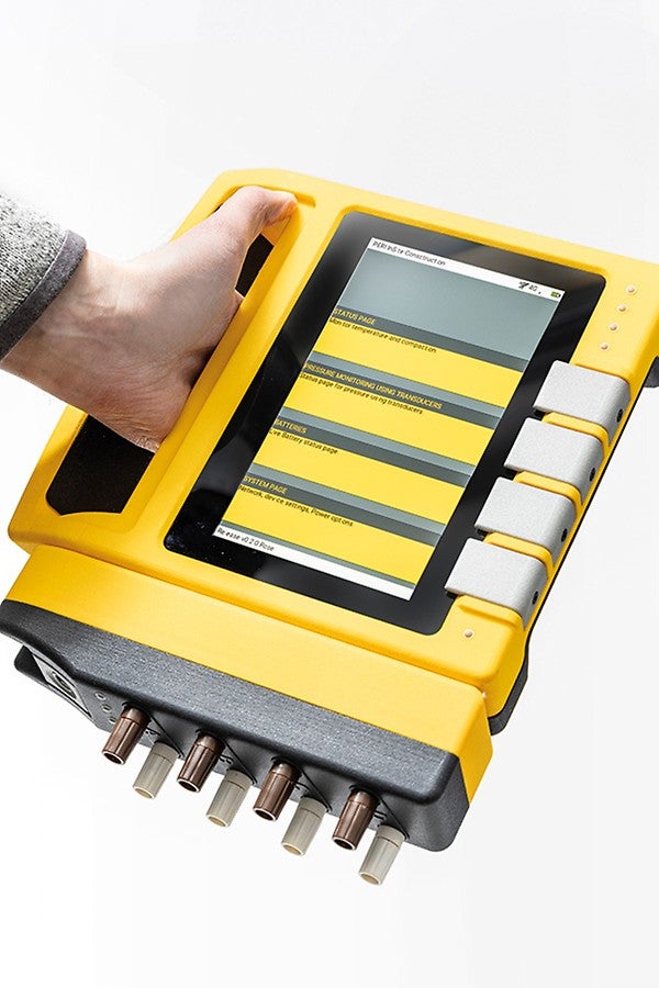 Mit PERI InSite Construction (ISC) präsentiert PERI auf der bauma 2022 ein Sensorportfolio, das gängige Schalungssysteme optimal ergänzt. Das neue und erstmalig vorgestellte ISC Hub gestaltet die die Datensammlung während des Betoniervorgangs von nun an noch einfacher.