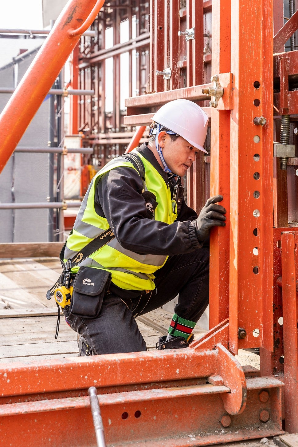 Dank neuem Klettermechanismus kann noch schneller und einfacher in die nächsthöhere Position geklettert werden. Die Antriebsschienen stehen, je nach Projektanforderung, in zwei verschiedenen Varianten zur Verfügung: RCS MAX C und CL<br/>