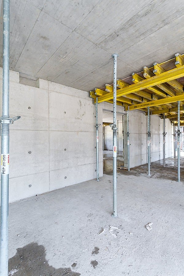 Wichtiger Bestandteil der PERI Wand- und Deckenschalungslösung war die wirtschaftliche Realisierung der SB3-Sichtbetonwände.