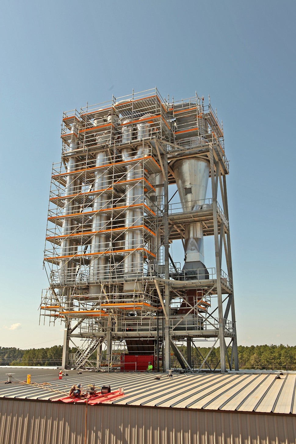 PERI’s preplanning included designing scaffolding for the fixer installation access, air grader access, refiner access, and paint exhaust access. Access also was preplanned for the MDF dryers, the steam and thermal piping, and the energy center.