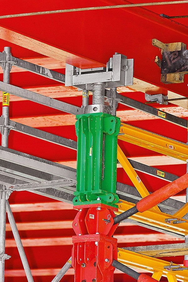 The VST 100 head spindle allowed hydraulic lowering and lifting of up to 300 mm while under full load.