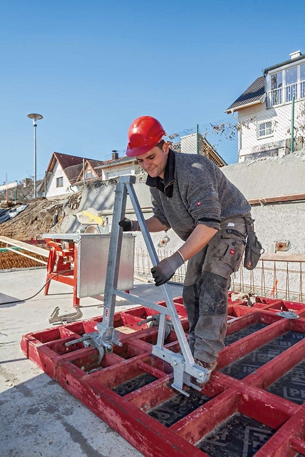 Das modulare System MXK besteht aus leichten, vormontierbaren Systemteilen. Der Aufbau ist am Boden von Hand machbar.