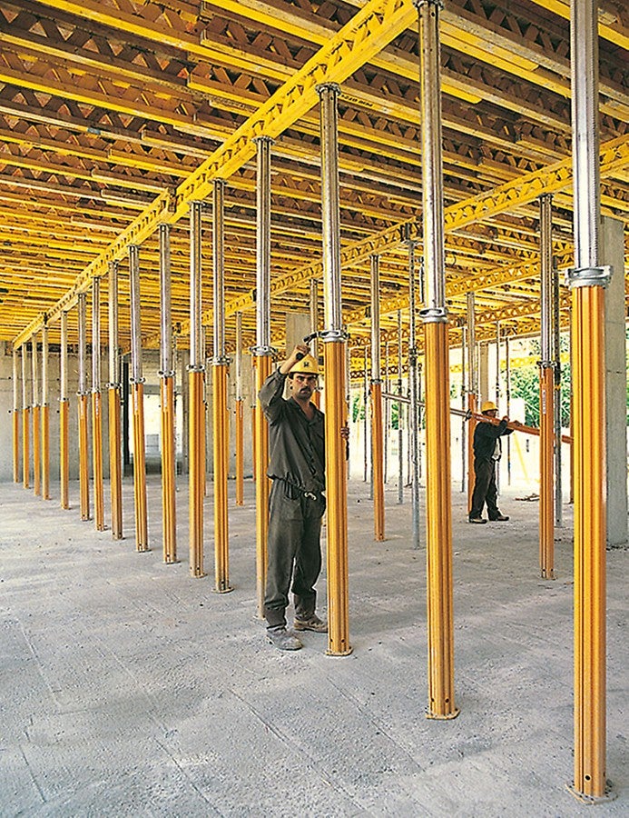 Stropní stojky MULTIPROP umožňují přenášet vysoké zatížení z nosníků GT 24 o velikosti až 28 kN i při maximálním vytažení.<br/>