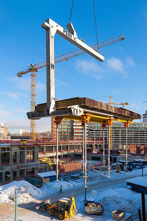 Использование опалубочных столов увеличивает оборачиваемость оборудования за счет того, что столы переставляются укрупненными модулями как единая конструкция.