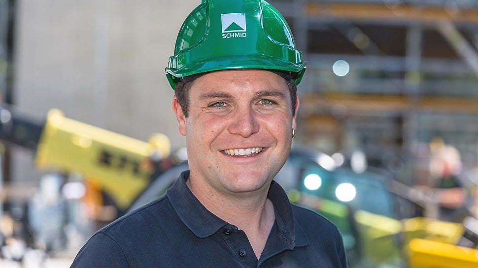 Die SCS Kletterschalung überzeugte uns bereits ab dem ersten Klettertakt. Aufgrund der durchdachten Lösungen, insbesondere dem Verfahren des Fahrwagens beim Aus- und Einschalen, konnte ein schneller und sicherer Arbeitsfortschritt gewährleistet werden. Und durch die bestens aufeinander abgestimmte Gerüst- und Schalungstechnik war jederzeit ein sicherer Zugang zur Arbeitsplattform vorhanden.