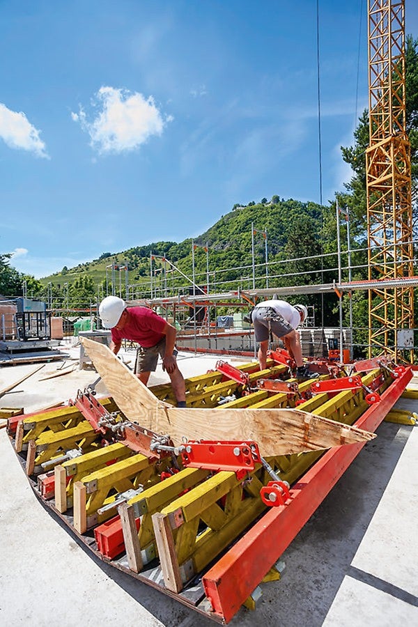 Los husillos se ajustan con la llave de trinquete combinada SW24.<br/>