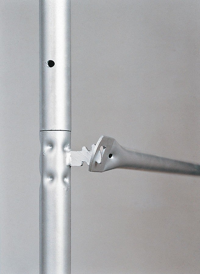 Fast guardrail assembly without additional tools. Integrated fixings for inner guardrail.<br/>