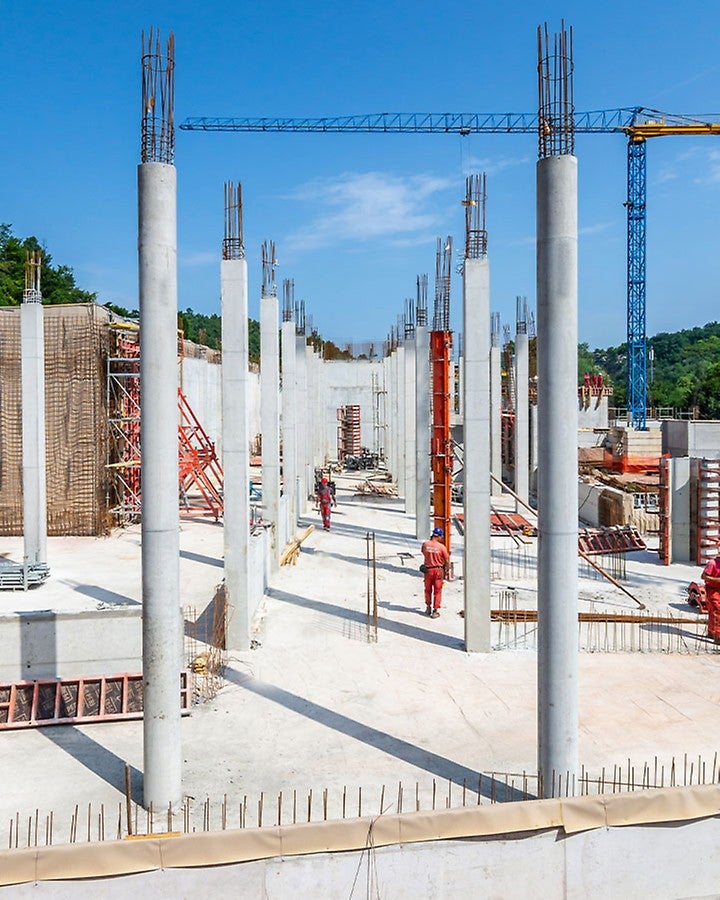 U cilju postizanja besprekornog izgleda vidljivog betona, koji prati arhitektonsku zamisao, korišćena je SRS kružna oplata stubova