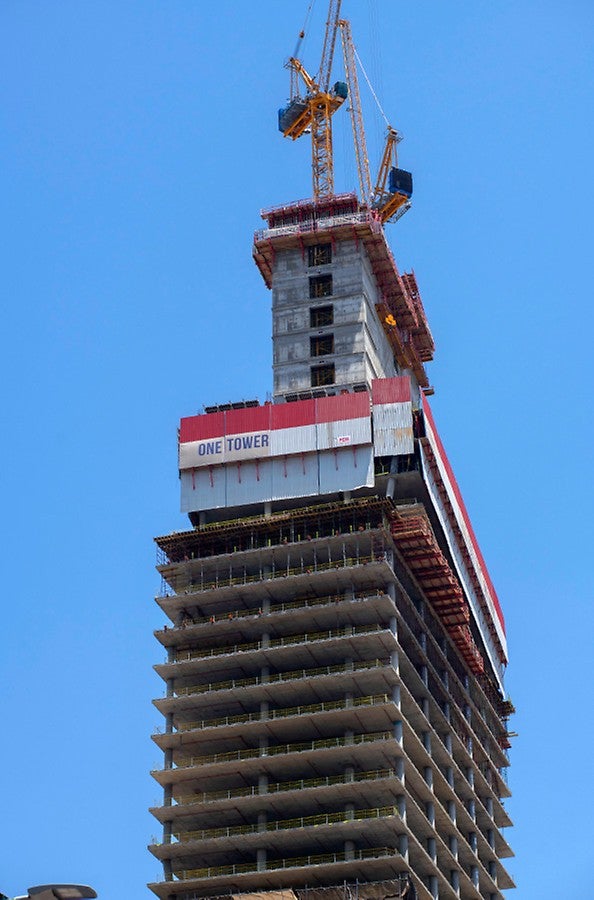 פתרון של מערכת הגנה RCS היקפית מרחבית נטויה, המשתנה גם בכל חזית וגם בכל שליש בניין.