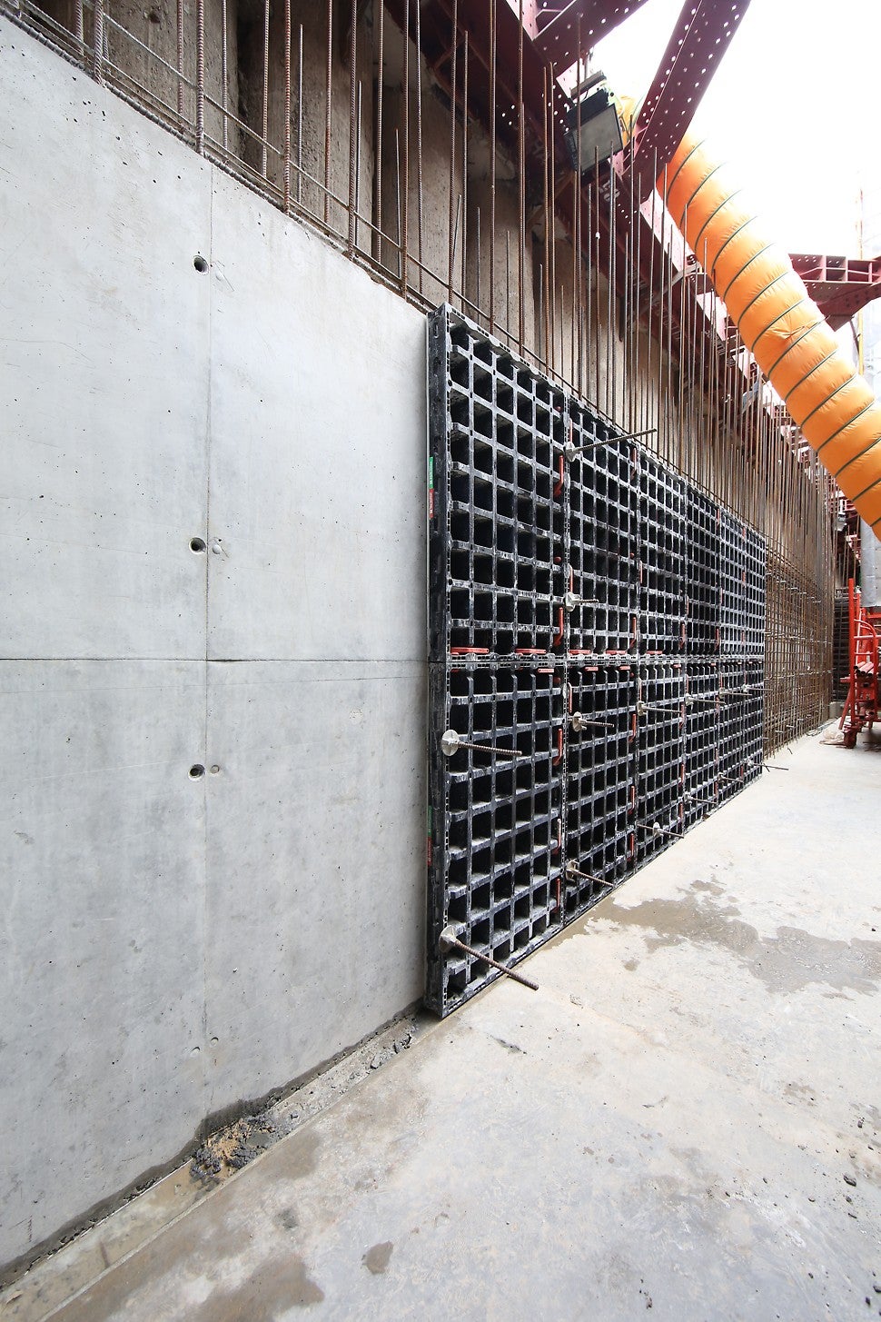 New Luxurious condominium just in front of Lumpini Park 