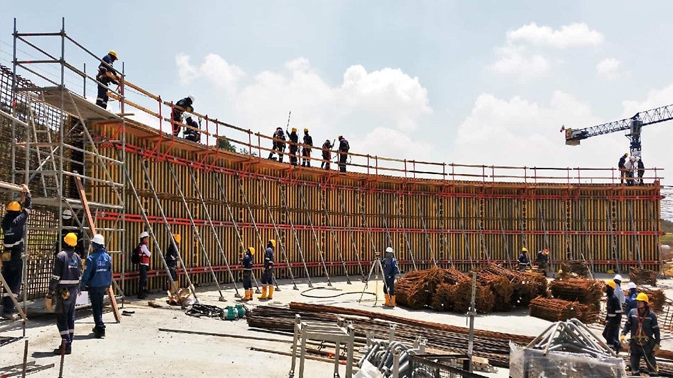 Gracias a la facilidad en el uso del sistema de encofardo VT-20, se alcanza un ciclo de vaciado cada dos días.