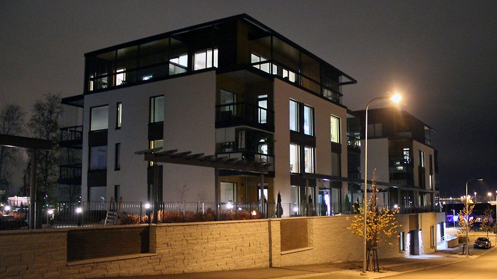 Vattuniemen puistotie 3:ssa sijaitseva As Oy Helsingin Kuunari on vuoden 2015 Kestävä Kivitalo –kilpailun voittaja.